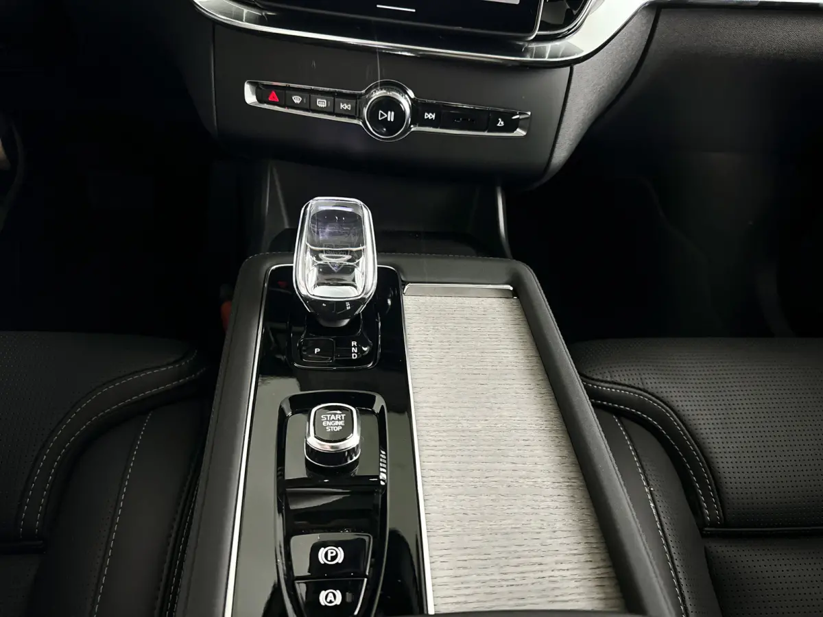 T8 Plug-in hybrid AWD Ultra Dark | Panoramadak | Luchtvering | 360º camera | Head- Up display | Bowers & Wilkins | Stoelventilatie | Trekhaak