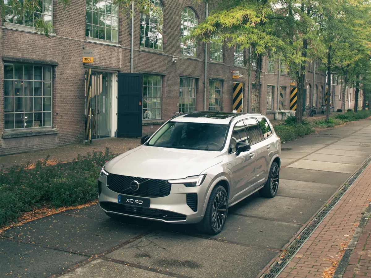 T8 Plug-in hybrid AWD Ultra Dark | Panoramadak | Luchtvering | 360º camera | Head- Up display | Bowers & Wilkins | Stoelventilatie | Trekhaak