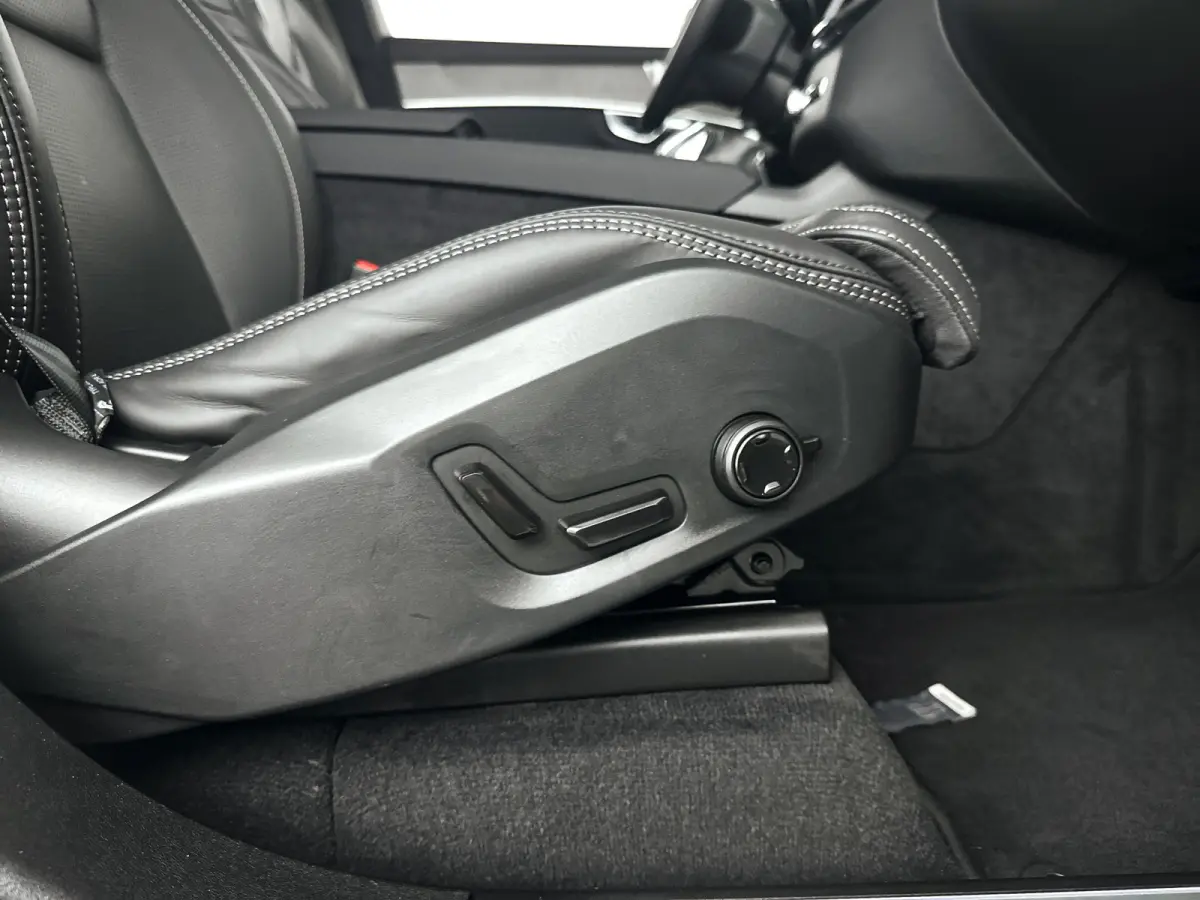 T8 Plug-in hybrid AWD Ultra Dark | Panoramadak | Luchtvering | 360º camera | Head- Up display | Bowers & Wilkins | Stoelventilatie | Trekhaak