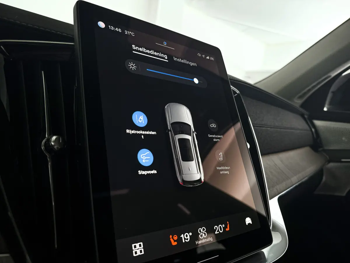 T8 Plug-in hybrid AWD Ultra Dark | Panoramadak | Luchtvering | 360º camera | Head- Up display | Bowers & Wilkins | Stoelventilatie | Trekhaak