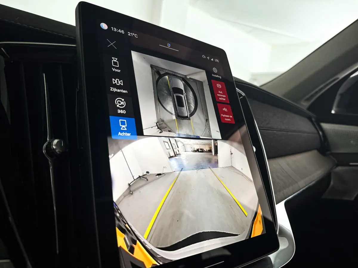 T8 Plug-in hybrid AWD Ultra Dark | Panoramadak | Luchtvering | 360º camera | Head- Up display | Bowers & Wilkins | Stoelventilatie | Trekhaak
