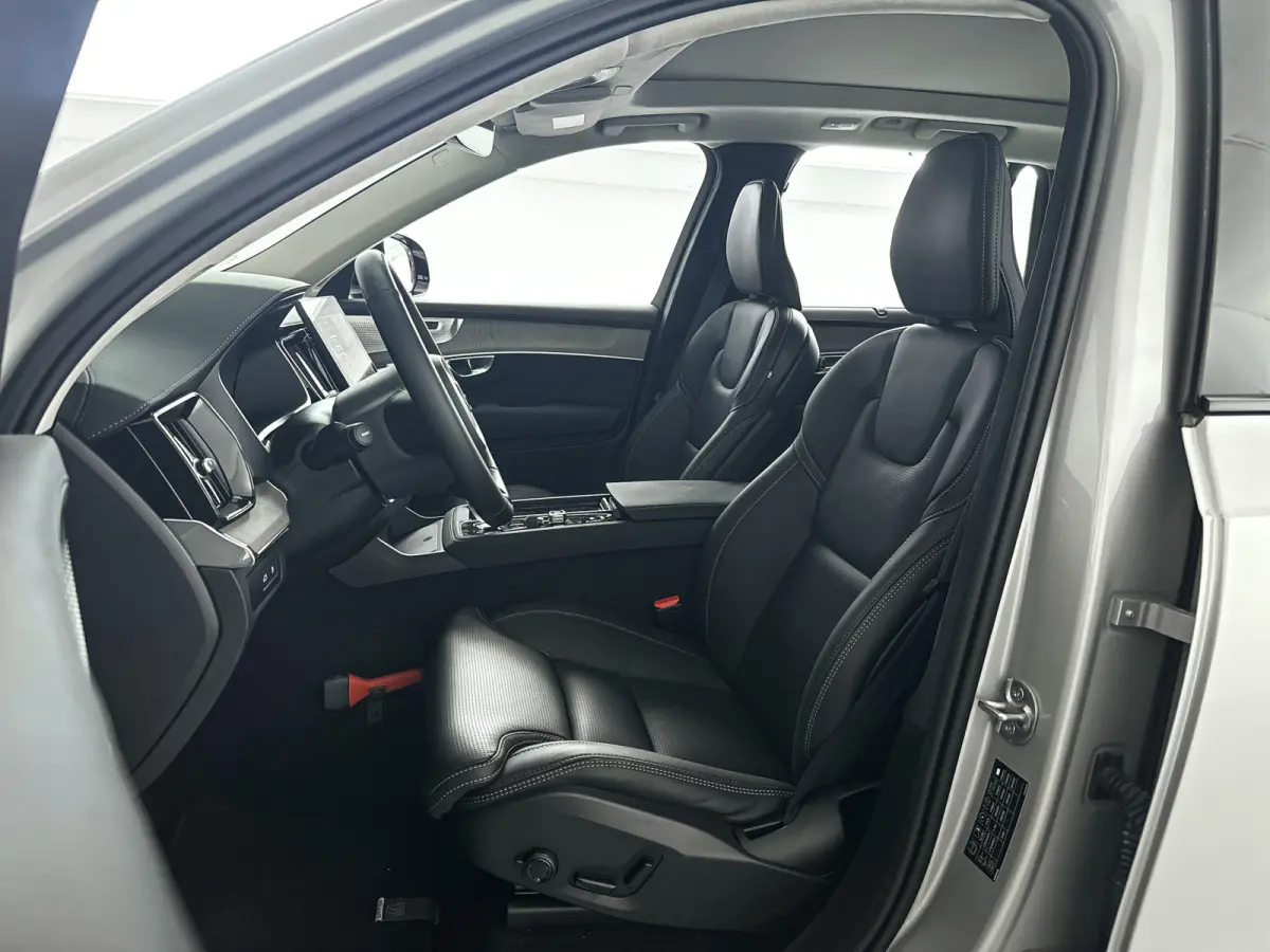 T8 Plug-in hybrid AWD Ultra Dark | Panoramadak | Luchtvering | 360º camera | Head- Up display | Bowers & Wilkins | Stoelventilatie | Trekhaak