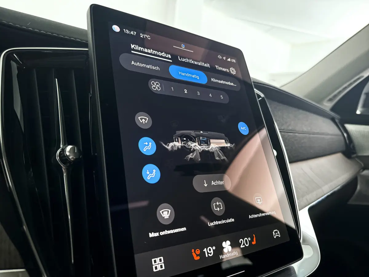 T8 Plug-in hybrid AWD Ultra Dark | Panoramadak | Luchtvering | 360º camera | Head- Up display | Bowers & Wilkins | Stoelventilatie | Trekhaak