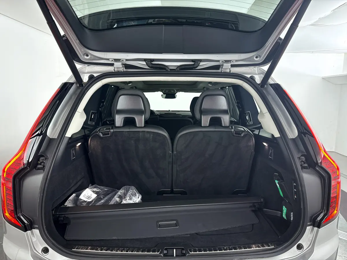 T8 Plug-in hybrid AWD Ultra Dark | Panoramadak | Luchtvering | 360º camera | Head- Up display | Bowers & Wilkins | Stoelventilatie | Trekhaak