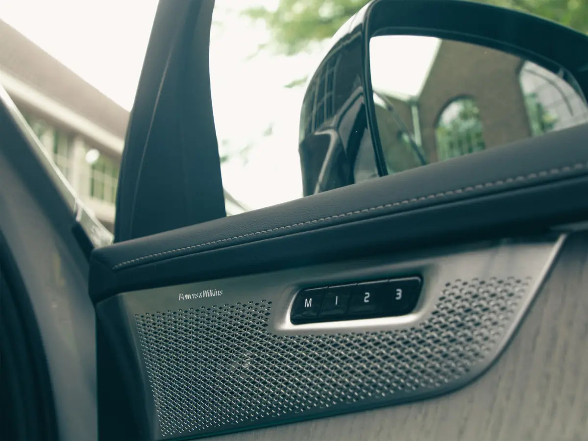 T8 Plug-in hybrid AWD Ultra Dark | Panoramadak | Luchtvering | 360º camera | Head- Up display | Bowers & Wilkins | Stoelventilatie | Trekhaak