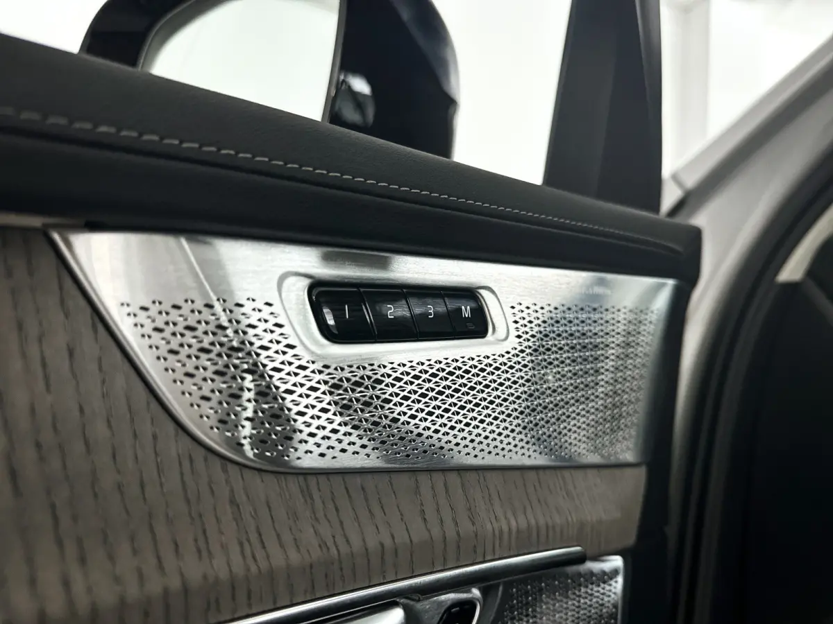 T8 Plug-in hybrid AWD Ultra Dark | Panoramadak | Luchtvering | 360º camera | Head- Up display | Bowers & Wilkins | Stoelventilatie | Trekhaak