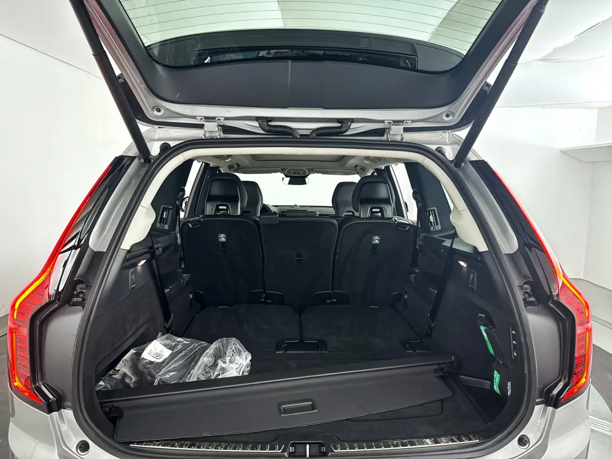 T8 Plug-in hybrid AWD Ultra Dark | Panoramadak | Luchtvering | 360º camera | Head- Up display | Bowers & Wilkins | Stoelventilatie | Trekhaak