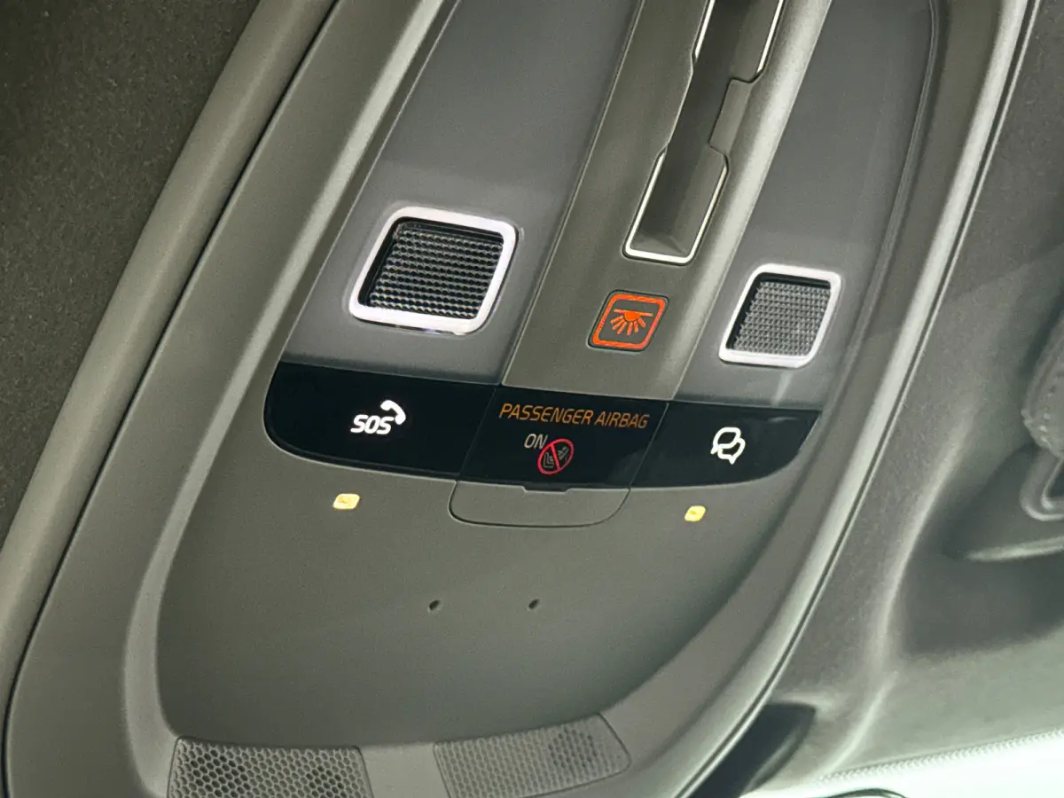 T8 Plug-in hybrid AWD Ultra Dark | Panoramadak | Luchtvering | 360º camera | Head- Up display | Bowers & Wilkins | Stoelventilatie | Trekhaak