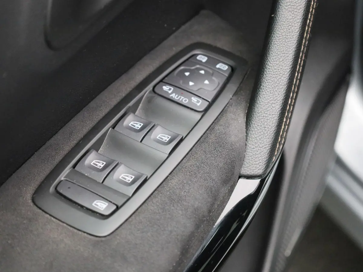 1.3 TCe Black Edition | ACHTERUITRIJCAMERA | APPLE CARPLAY - ANDROID AUTO | STOELVERWARMING | CLIMATE CONTROL | CRUISE CONTROL |