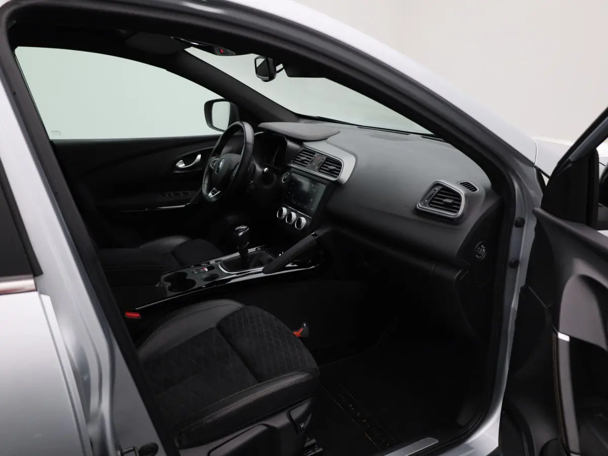 1.3 TCe Black Edition | ACHTERUITRIJCAMERA | APPLE CARPLAY - ANDROID AUTO | STOELVERWARMING | CLIMATE CONTROL | CRUISE CONTROL |