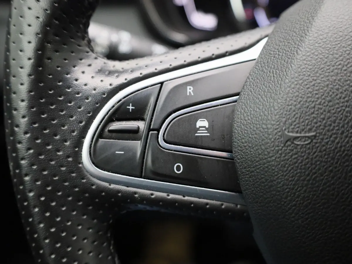 1.3 TCe Black Edition | ACHTERUITRIJCAMERA | APPLE CARPLAY - ANDROID AUTO | STOELVERWARMING | CLIMATE CONTROL | CRUISE CONTROL |