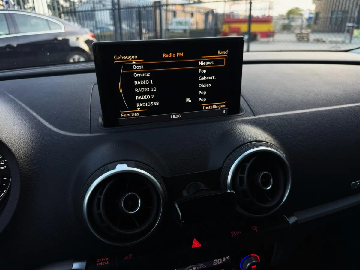 1.4 e-tron PHEV Pro Line plus 150PK|Origineel NL|Navi|Kantel/Schuifdak|LED|AUT|Lane Assist|Sportstoelen|Cruise|