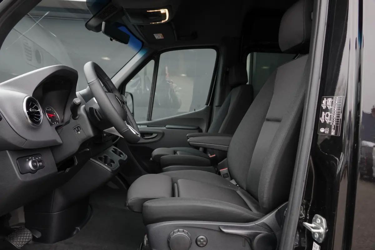 4x4 319Cdi 190Pk 9G-tronic | L2H2 | Dubbele Cabine | 2x Schuifdeur | 4WD | AWD | Bullbar | Treeplanken | 18'' All Terrain | Obsidian Black