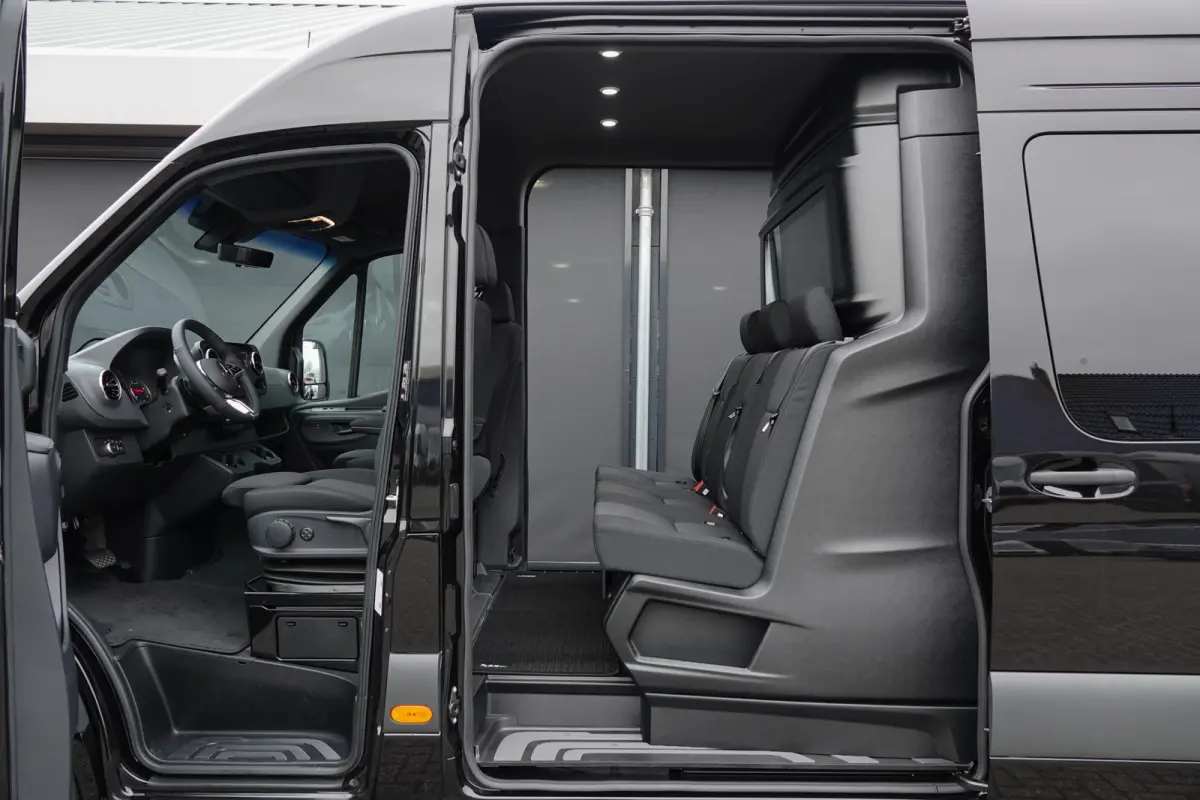 4x4 319Cdi 190Pk 9G-tronic | L2H2 | Dubbele Cabine | 2x Schuifdeur | 4WD | AWD | Bullbar | Treeplanken | 18'' All Terrain | Obsidian Black