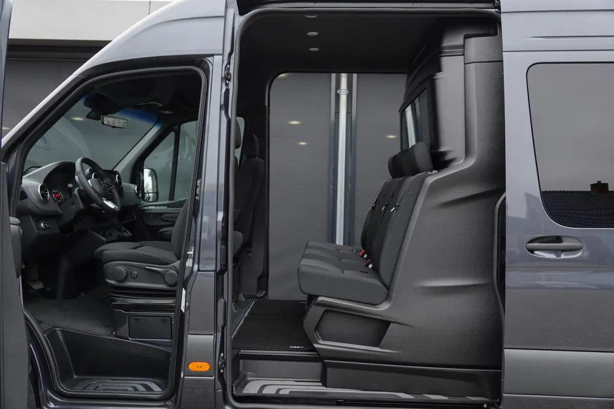 4x4 319Cdi 190Pk 9G-tronic | L2H2 | Dubbele Cabine | 2x Schuifdeur | 4WD | AWD | Bullbar | Treeplanken | 18'' All Terrain | Tenoriet Grijs