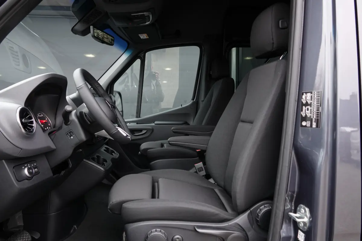 4x4 319Cdi 190Pk 9G-tronic | L2H2 | Dubbele Cabine | 2x Schuifdeur | 4WD | AWD | Bullbar | Treeplanken | 18'' All Terrain | Tenoriet Grijs