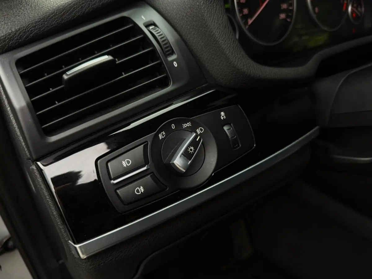 XDrive20i High Executive 184PK|Origineel NL|Proff Navi|AUT|4x4|Trekhaak|Leder|Sportstoelen|Xenon|StoelVW|Climate|Cruise|PDC