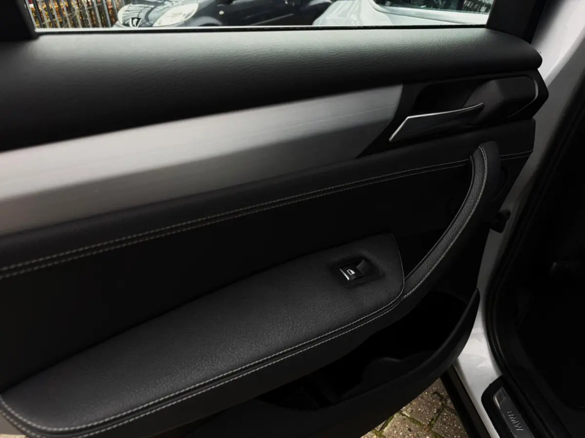 XDrive20i High Executive 184PK|Origineel NL|Proff Navi|AUT|4x4|Trekhaak|Leder|Sportstoelen|Xenon|StoelVW|Climate|Cruise|PDC
