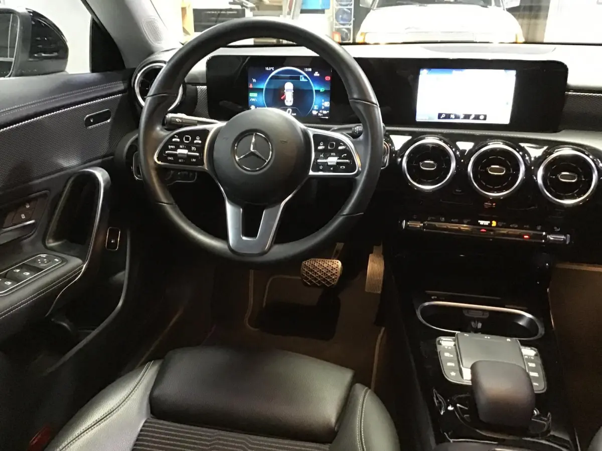 250 e Business Line I Dealer Onderh. I Stoelverw. I Half/leder I Keyless I 18inch I 69xxx KM I Led I Navi