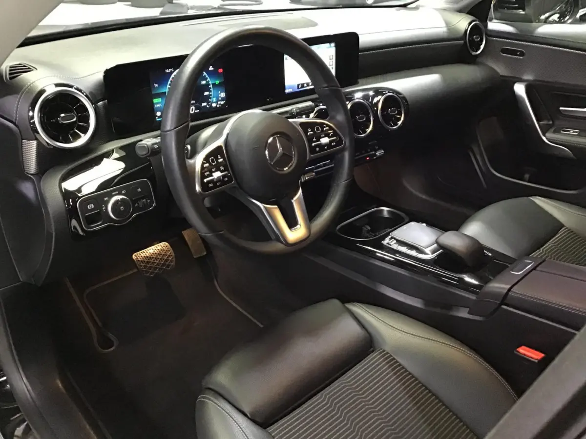 250 e Business Line I Dealer Onderh. I Stoelverw. I Half/leder I Keyless I 18inch I 69xxx KM I Led I Navi