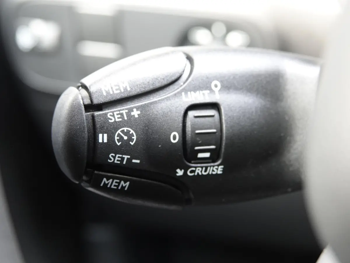 1.2 PureTech C-Series | 83 PK | NAVIGATIE | CARPLAY | CLIMATE CONTROL | CRUISE CONTROL |  50.554 KM