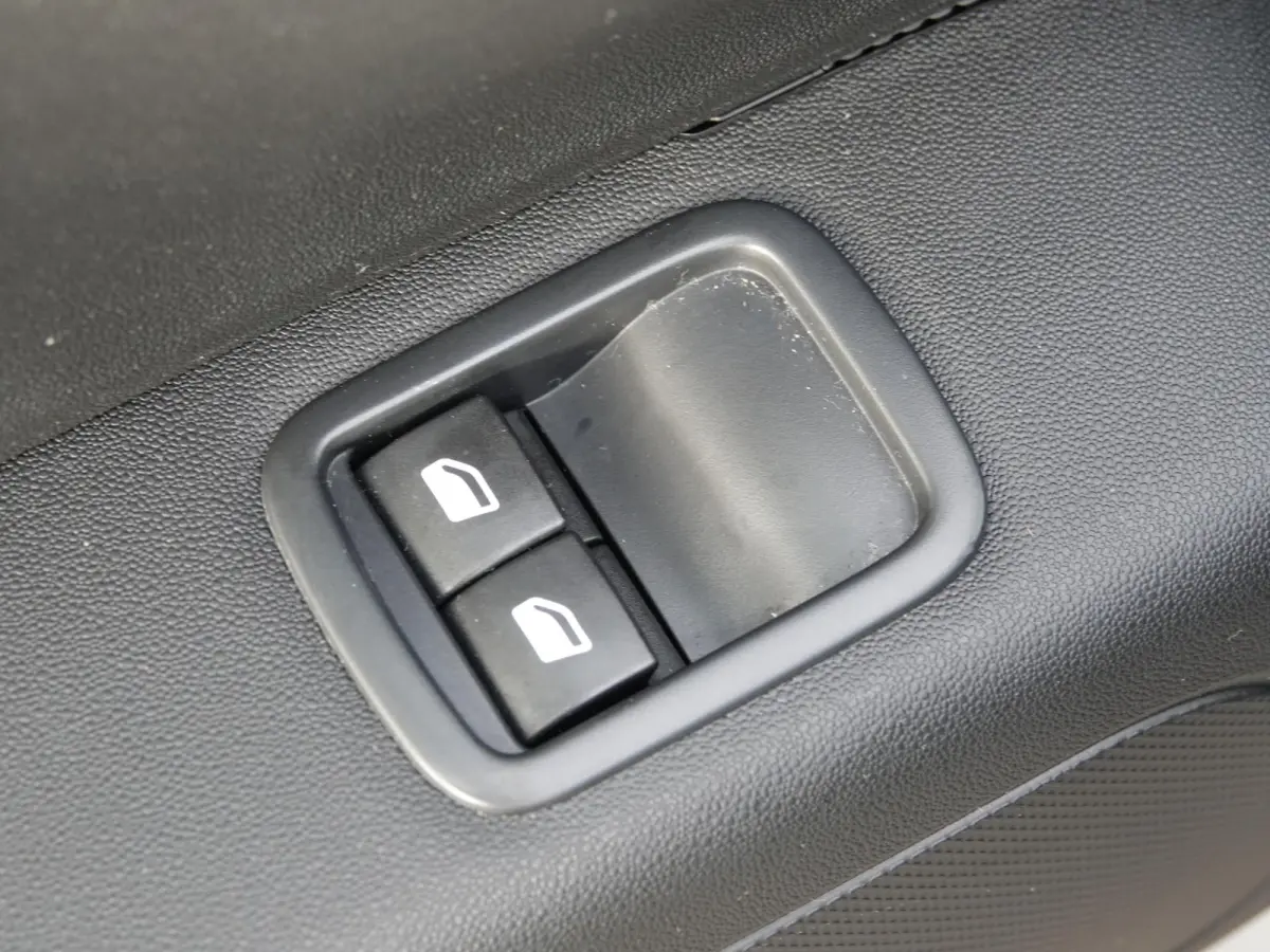 1.2 PureTech C-Series | 83 PK | NAVIGATIE | CARPLAY | CLIMATE CONTROL | CRUISE CONTROL |  50.554 KM
