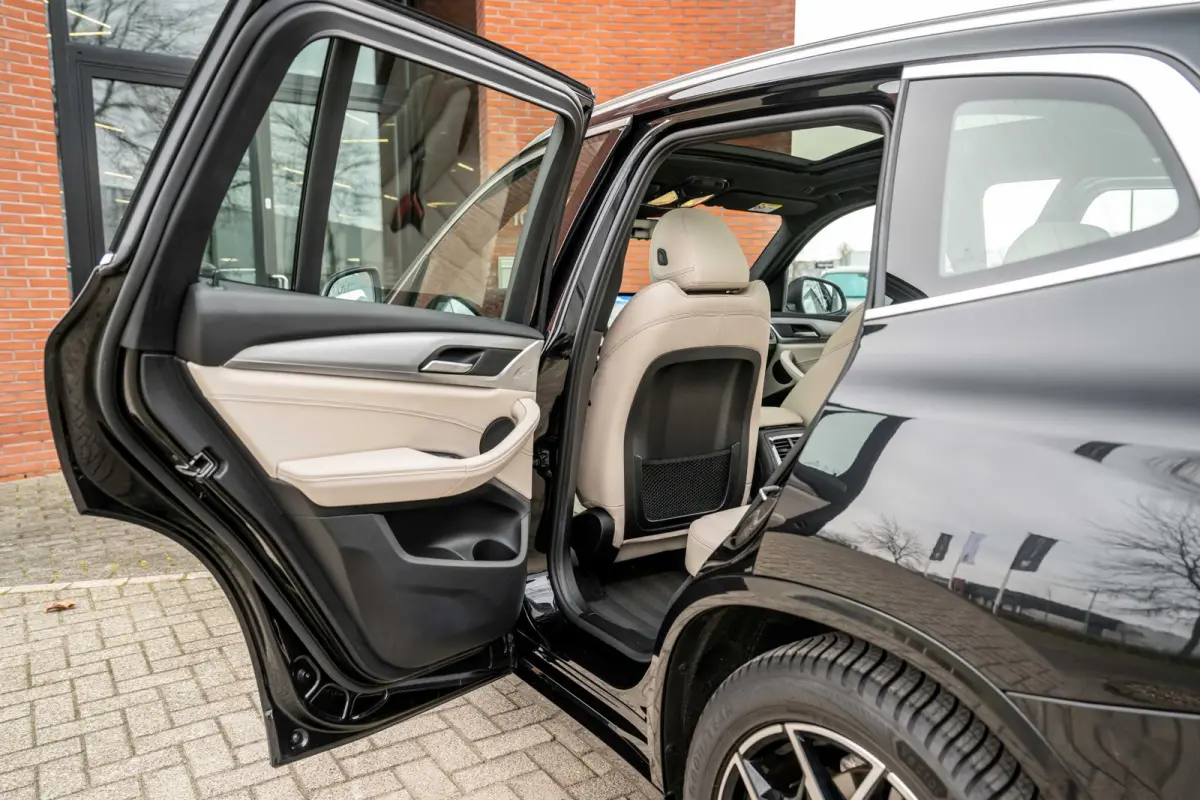 xDrive30e M-Sport ACC Panorama HuD Trekhaak Leder