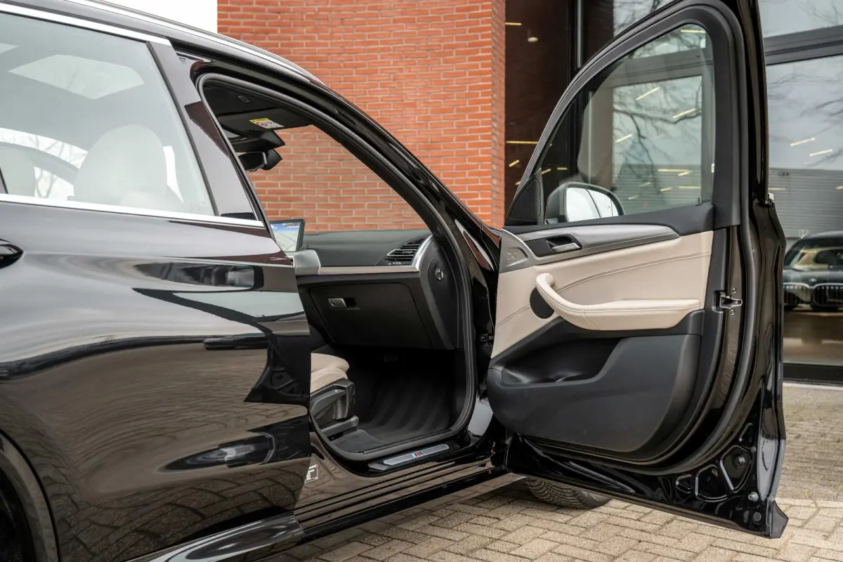 xDrive30e M-Sport ACC Panorama HuD Trekhaak Leder