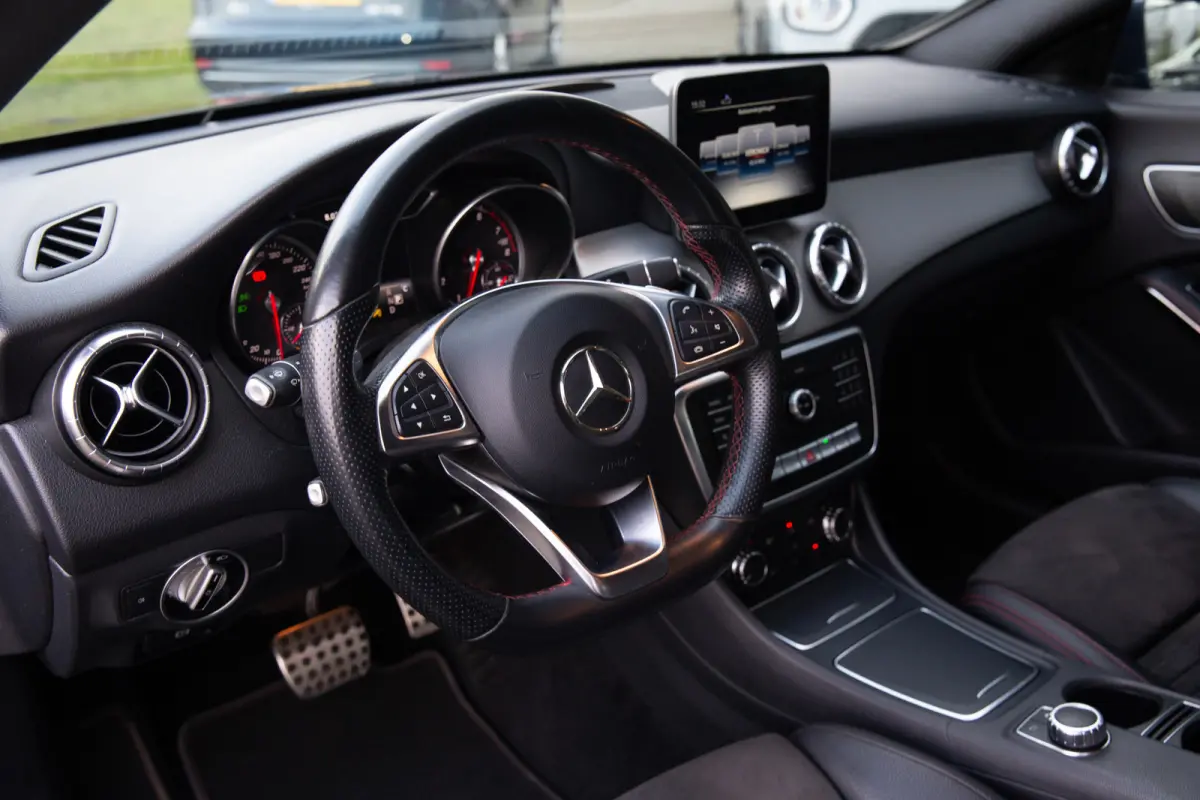 180 Business Solution AMG Upgrade Edition , Achteruitrijcamera, Stoelverwarming,