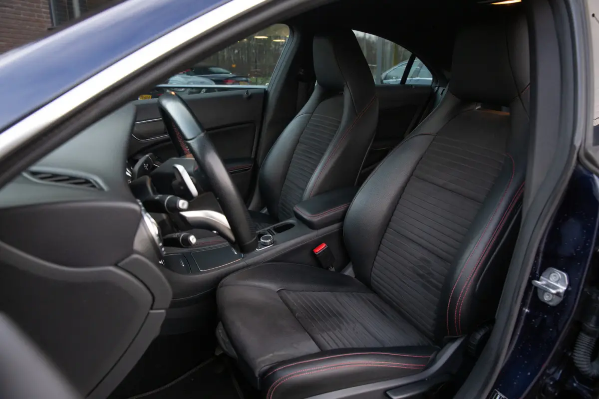 180 Business Solution AMG Upgrade Edition , Achteruitrijcamera, Stoelverwarming,