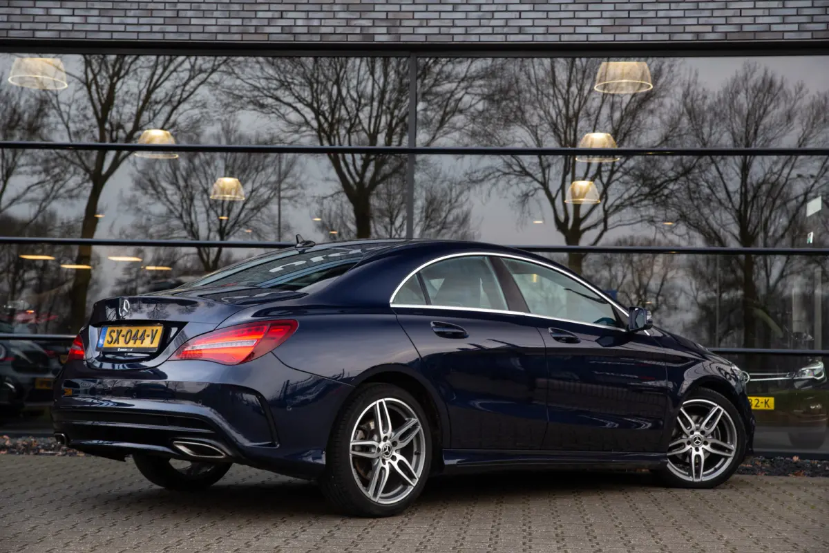 180 Business Solution AMG Upgrade Edition , Achteruitrijcamera, Stoelverwarming,