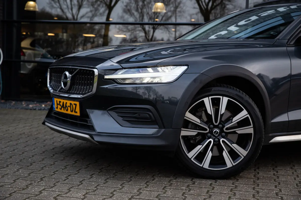 2.0 T5 AWD Inscription , Pano, H&K, Stoelventilatie, HUD, Massage, Carplay