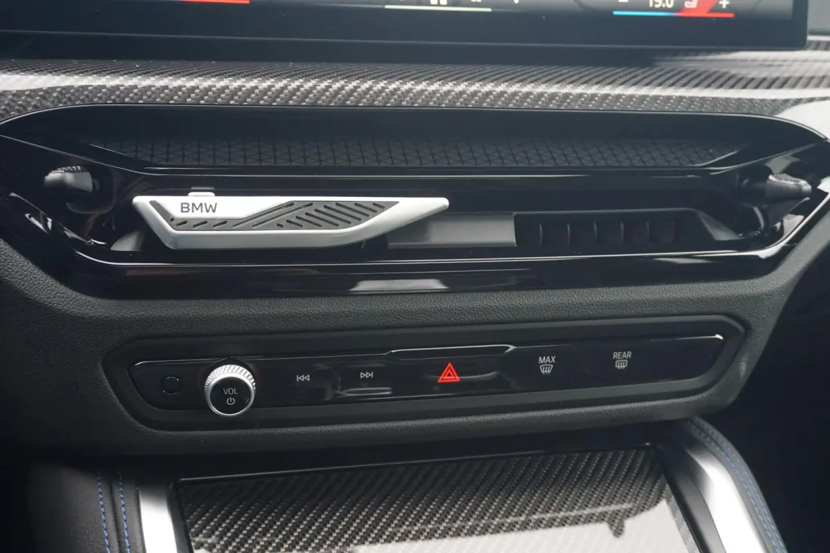 220i | M Sportpakket Pro | Harman Kardon | M Sportstoelen | Schuif-/kanteldak | Stuurwielrand verwarmd