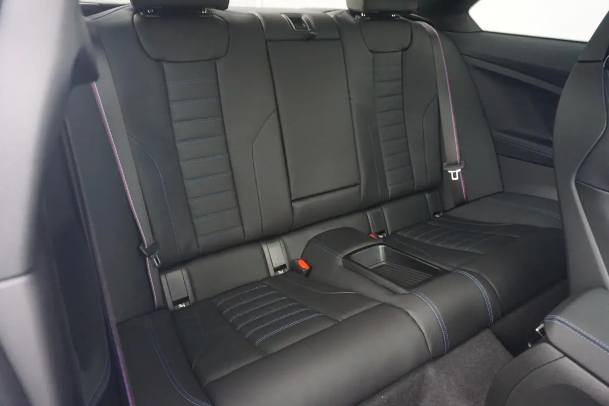 220i | M Sportpakket Pro | Harman Kardon | M Sportstoelen | Schuif-/kanteldak | Stuurwielrand verwarmd