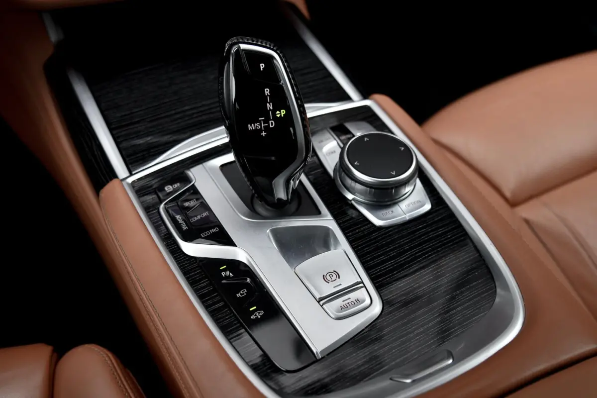730d M-Sport. Pano, Softclose, HUD, Luchtv, 360, Keyless, Aero, Hifi, CarPlay, Sfeer!