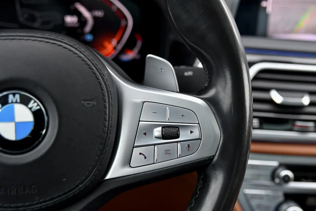 730d M-Sport. Pano, Softclose, HUD, Luchtv, 360, Keyless, Aero, Hifi, CarPlay, Sfeer!
