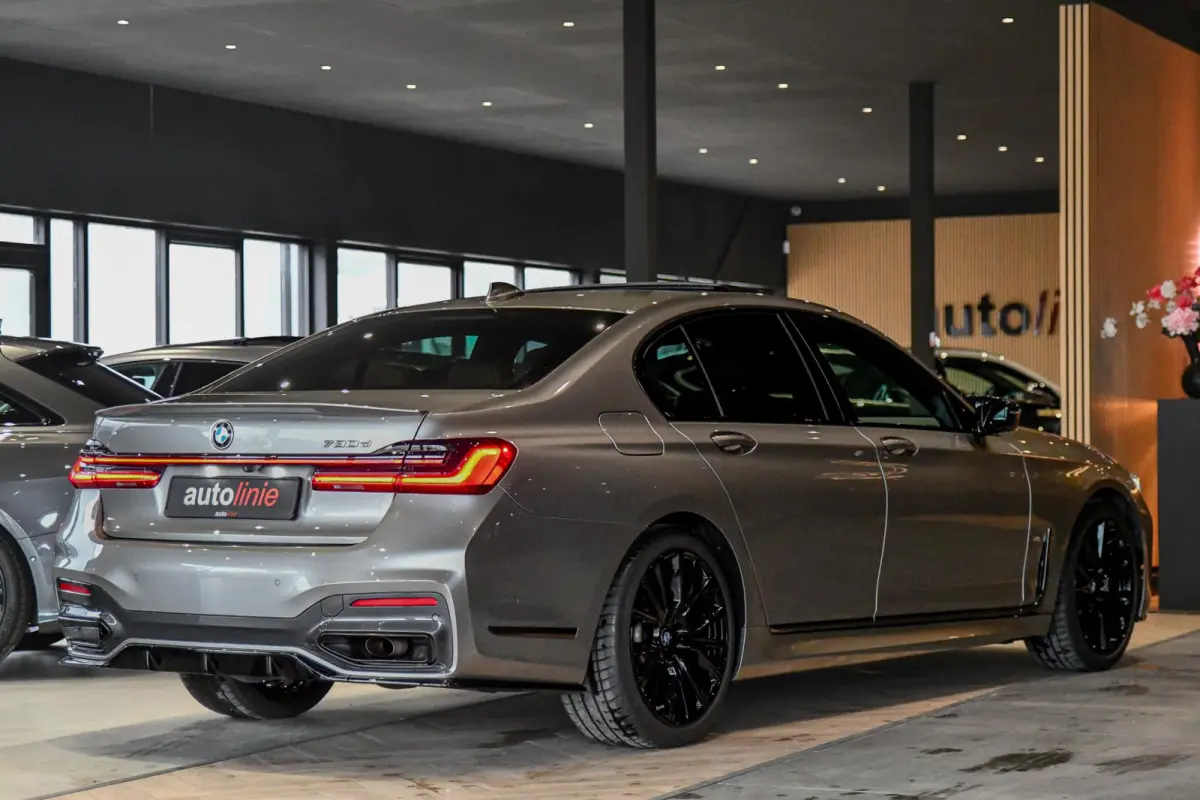 730d M-Sport. Pano, Softclose, HUD, Luchtv, 360, Keyless, Aero, Hifi, CarPlay, Sfeer!