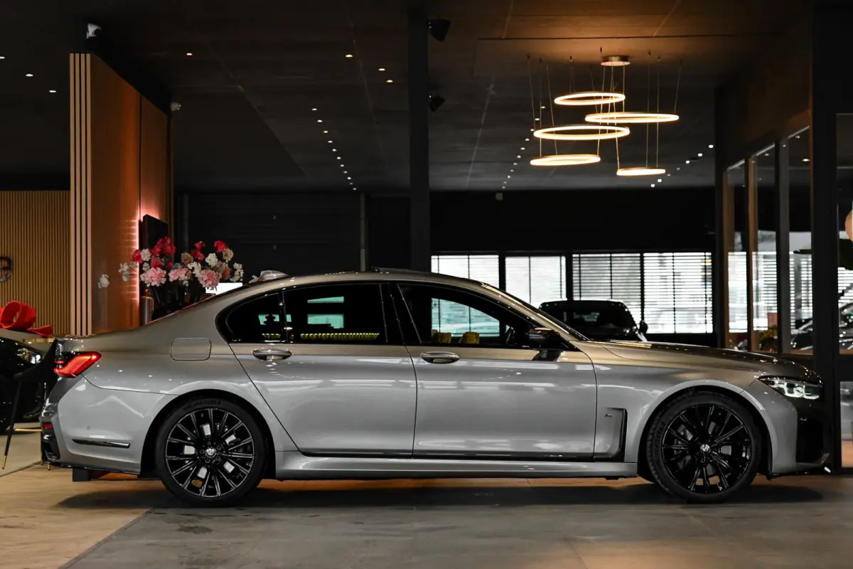 730d M-Sport. Pano, Softclose, HUD, Luchtv, 360, Keyless, Aero, Hifi, CarPlay, Sfeer!