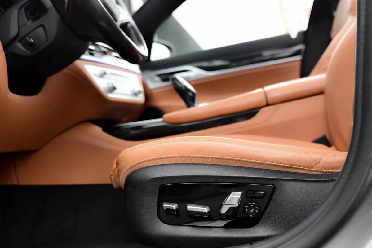 730d M-Sport. Pano, Softclose, HUD, Luchtv, 360, Keyless, Aero, Hifi, CarPlay, Sfeer!