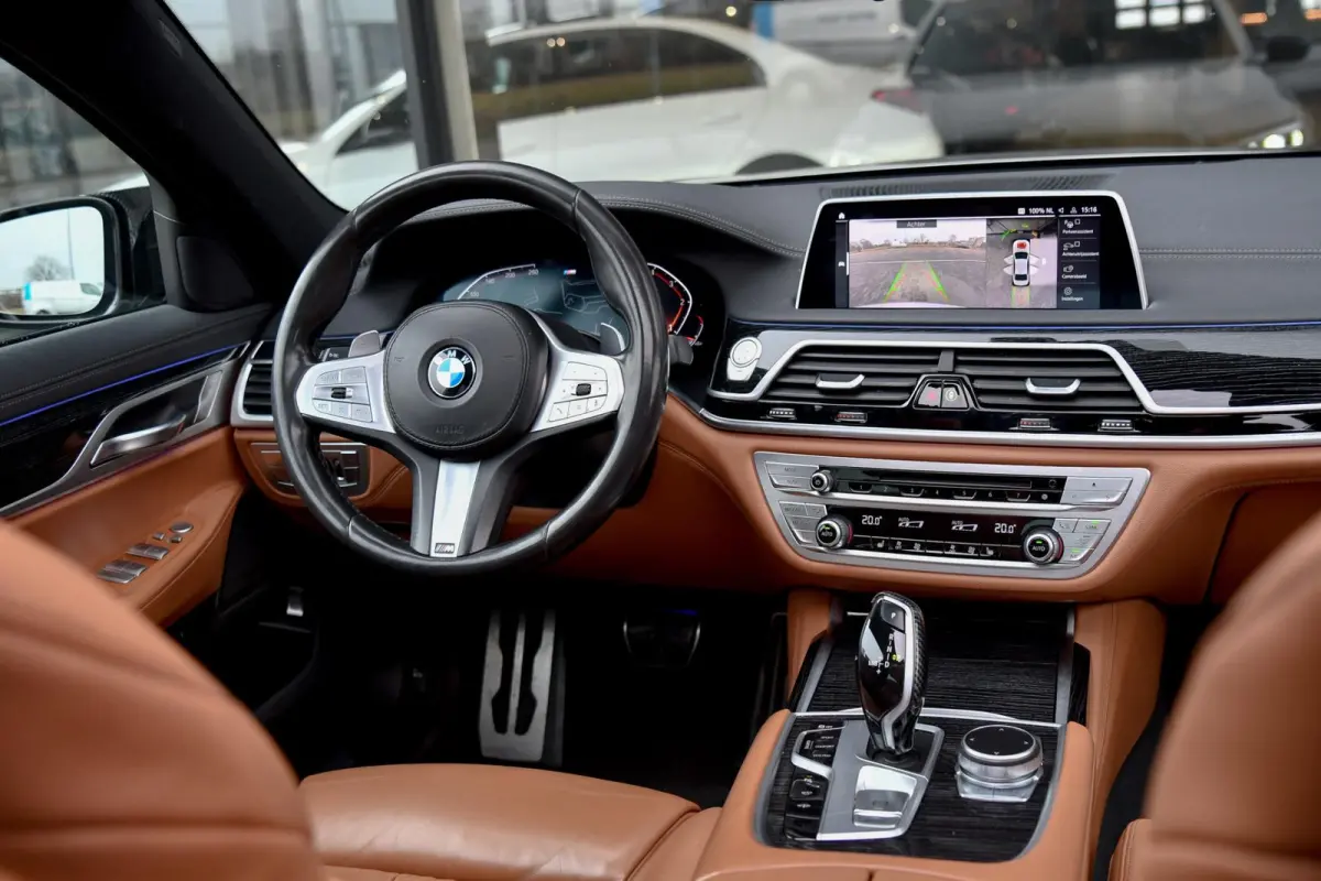 730d M-Sport. Pano, Softclose, HUD, Luchtv, 360, Keyless, Aero, Hifi, CarPlay, Sfeer!