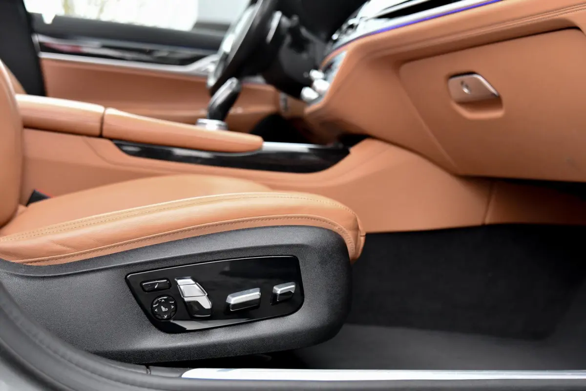 730d M-Sport. Pano, Softclose, HUD, Luchtv, 360, Keyless, Aero, Hifi, CarPlay, Sfeer!