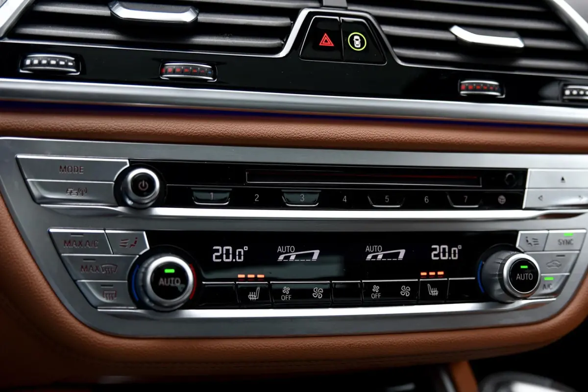730d M-Sport. Pano, Softclose, HUD, Luchtv, 360, Keyless, Aero, Hifi, CarPlay, Sfeer!