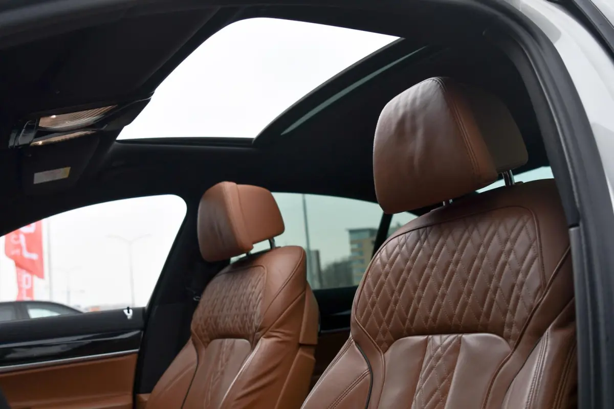 730d M-Sport. Pano, Softclose, HUD, Luchtv, 360, Keyless, Aero, Hifi, CarPlay, Sfeer!