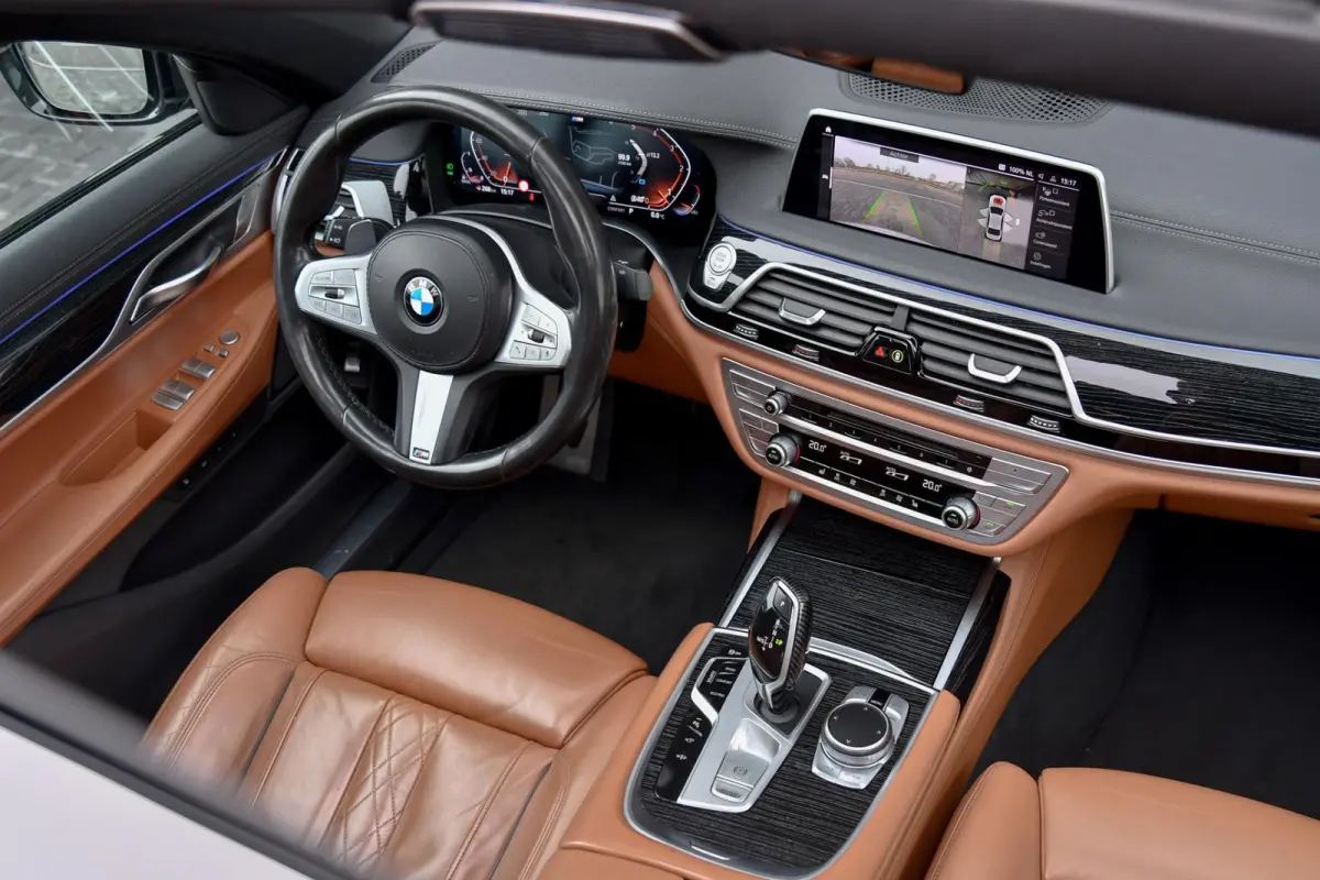 730d M-Sport. Pano, Softclose, HUD, Luchtv, 360, Keyless, Aero, Hifi, CarPlay, Sfeer!