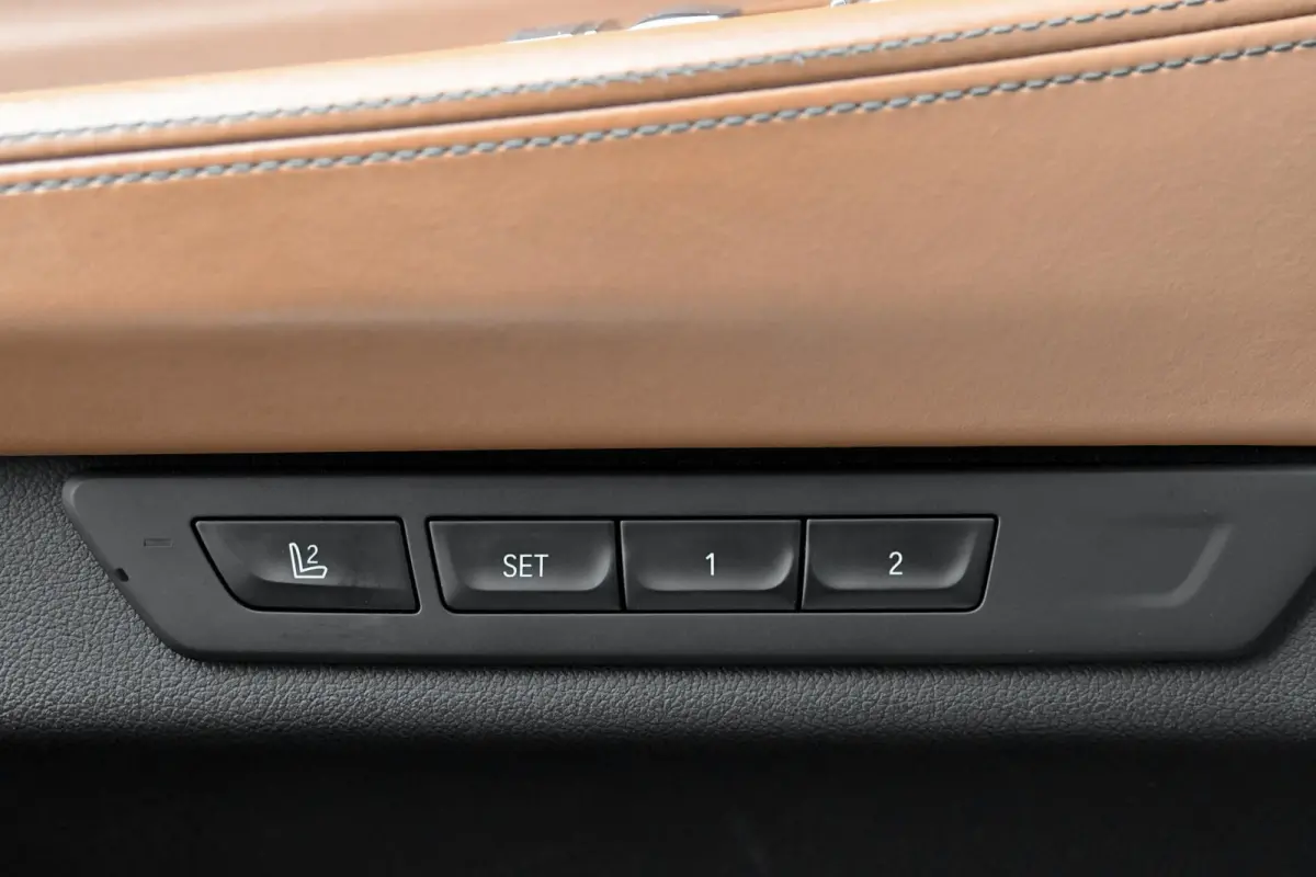 730d M-Sport. Pano, Softclose, HUD, Luchtv, 360, Keyless, Aero, Hifi, CarPlay, Sfeer!