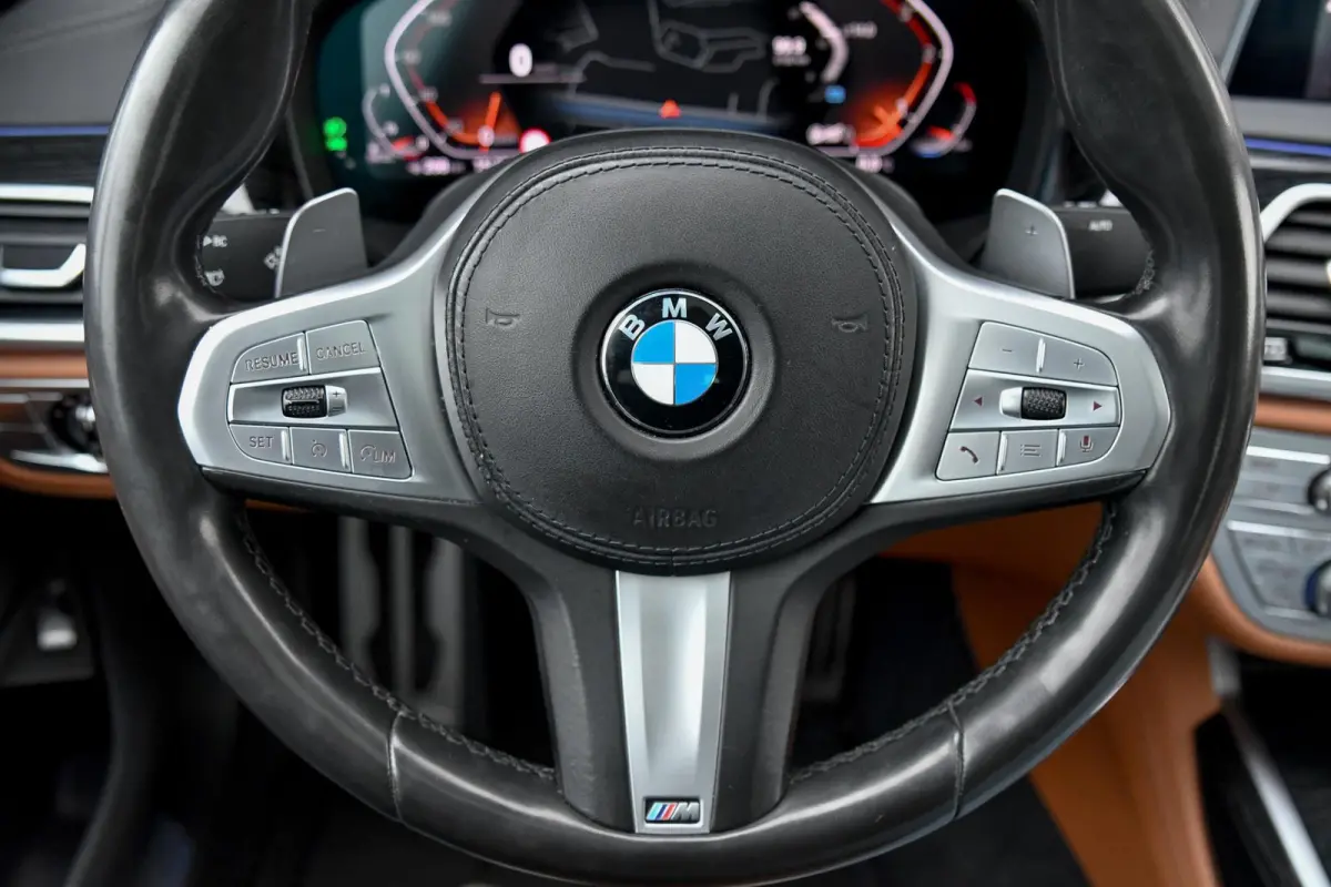 730d M-Sport. Pano, Softclose, HUD, Luchtv, 360, Keyless, Aero, Hifi, CarPlay, Sfeer!
