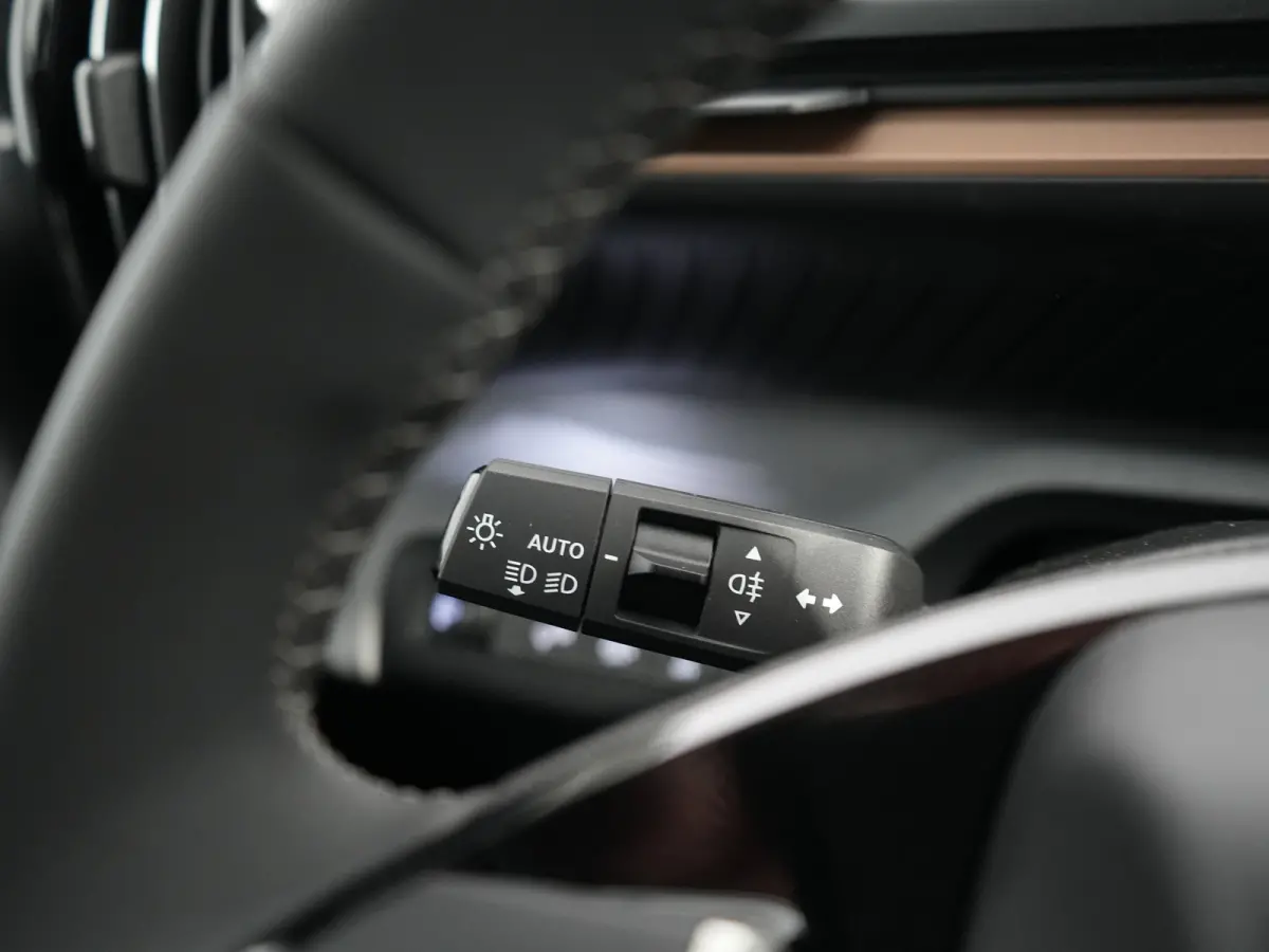 1.2 Turbo 100pk Plus | Achteruitrijcamera | Buitenspiegels elektrisch inklapbaar | Buitenspiegels elektrisch verstelbaar