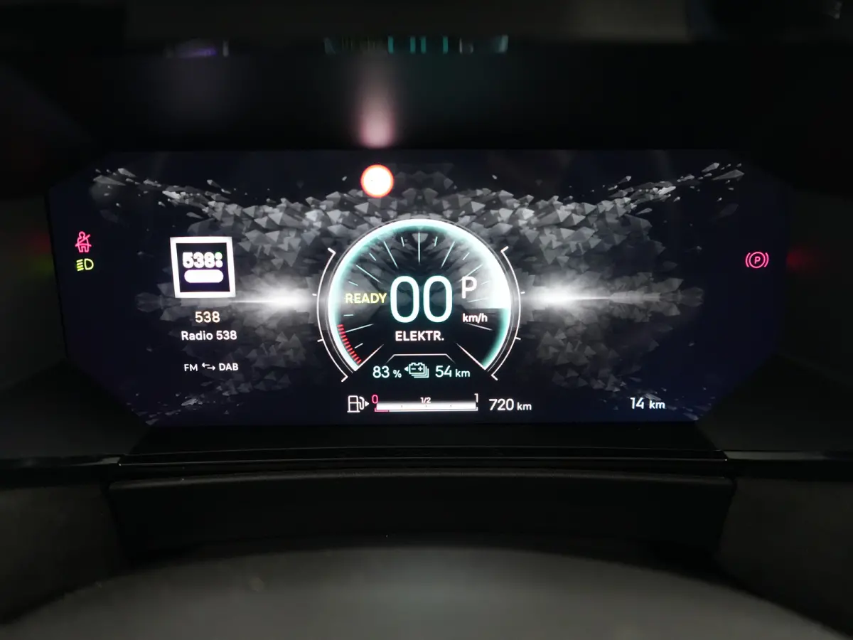 N°4 Étoile, (2025) | 10" capacitive touchscreen (personaliseerbaar) | 6 voudig elektrisch verstelbare passagiersstoel | Achteruitrijcamera