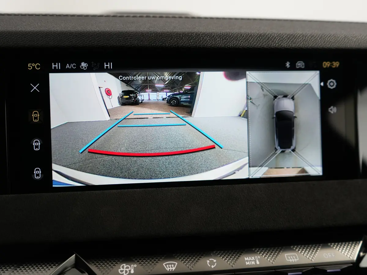 N°4 Étoile, (2025) | 10" capacitive touchscreen (personaliseerbaar) | 6 voudig elektrisch verstelbare passagiersstoel | Achteruitrijcamera