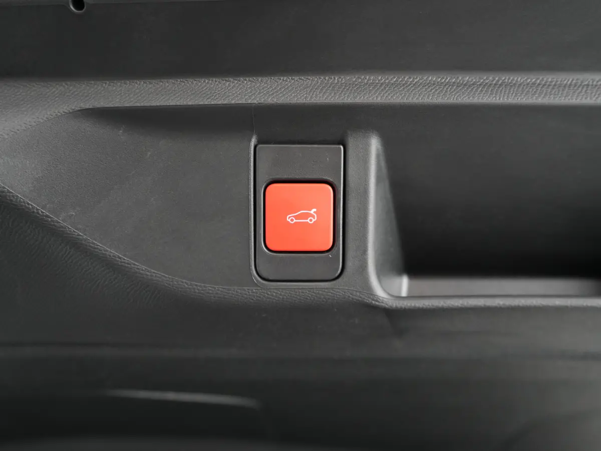 N°4 Étoile, (2025) | 10" capacitive touchscreen (personaliseerbaar) | 6 voudig elektrisch verstelbare passagiersstoel | Achteruitrijcamera